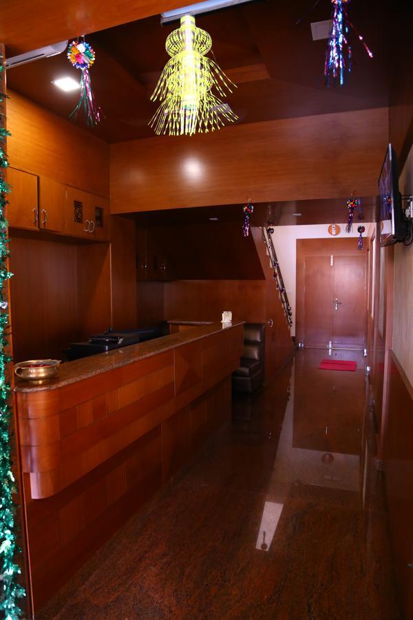Hotel Gokulgrande イーロードゥ エクステリア 写真