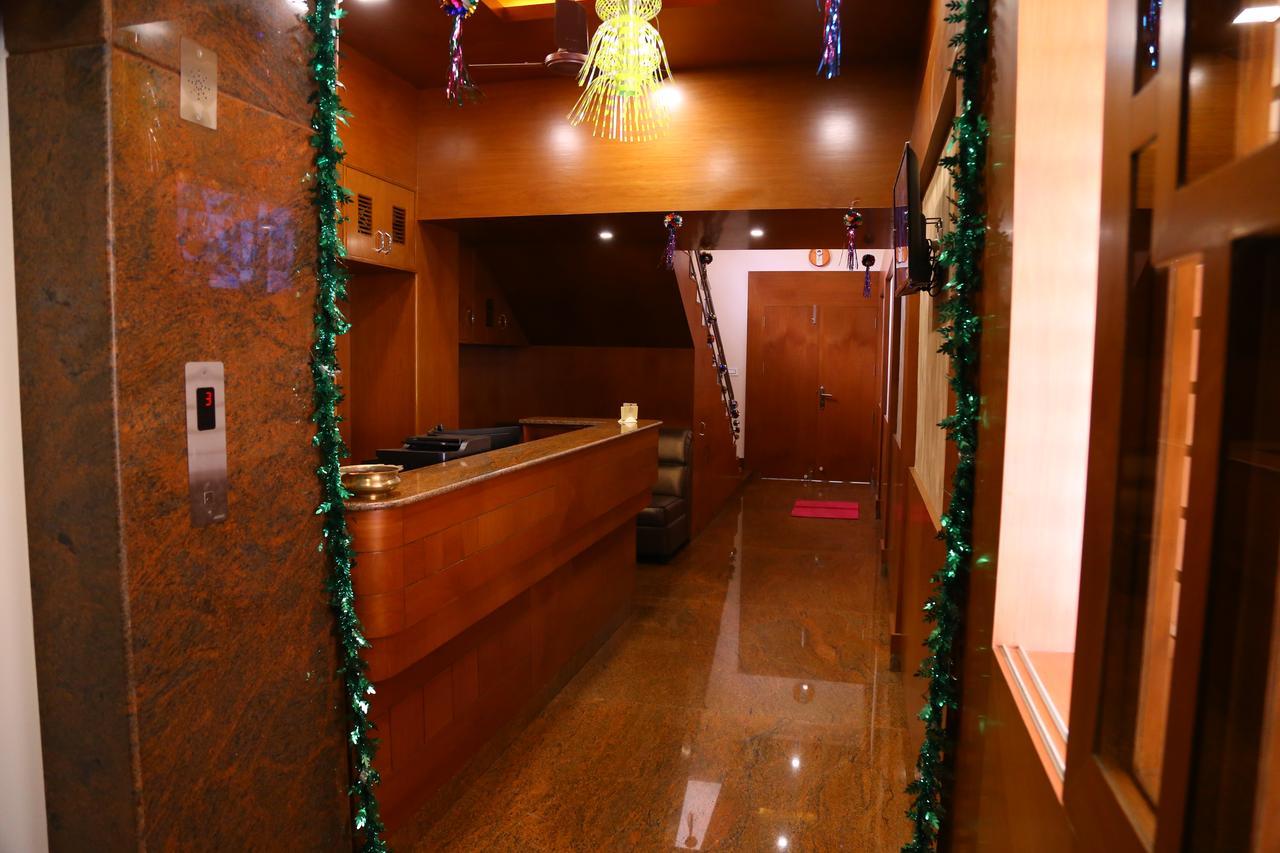 Hotel Gokulgrande イーロードゥ エクステリア 写真