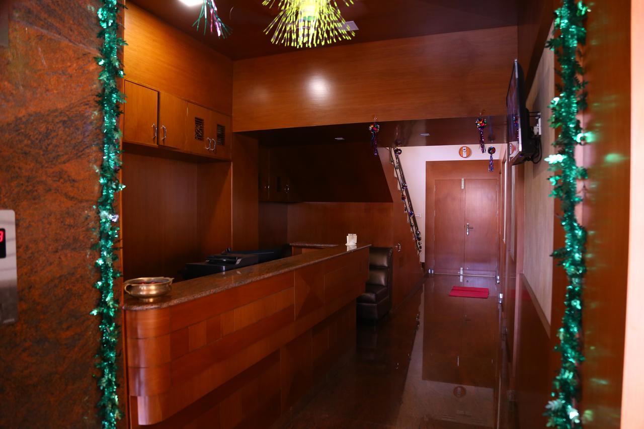 Hotel Gokulgrande イーロードゥ エクステリア 写真