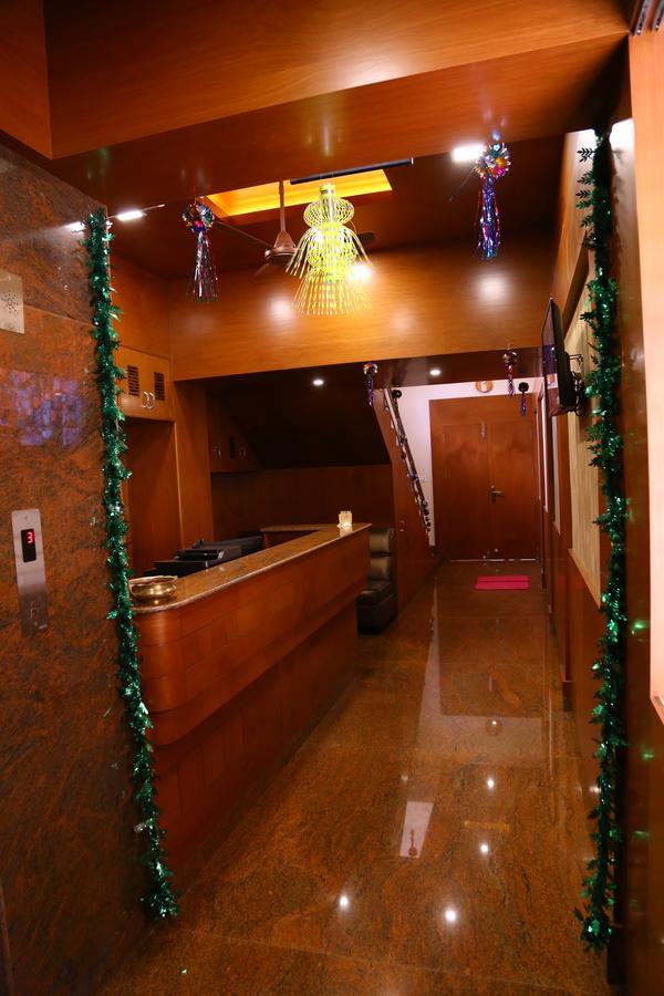 Hotel Gokulgrande イーロードゥ エクステリア 写真